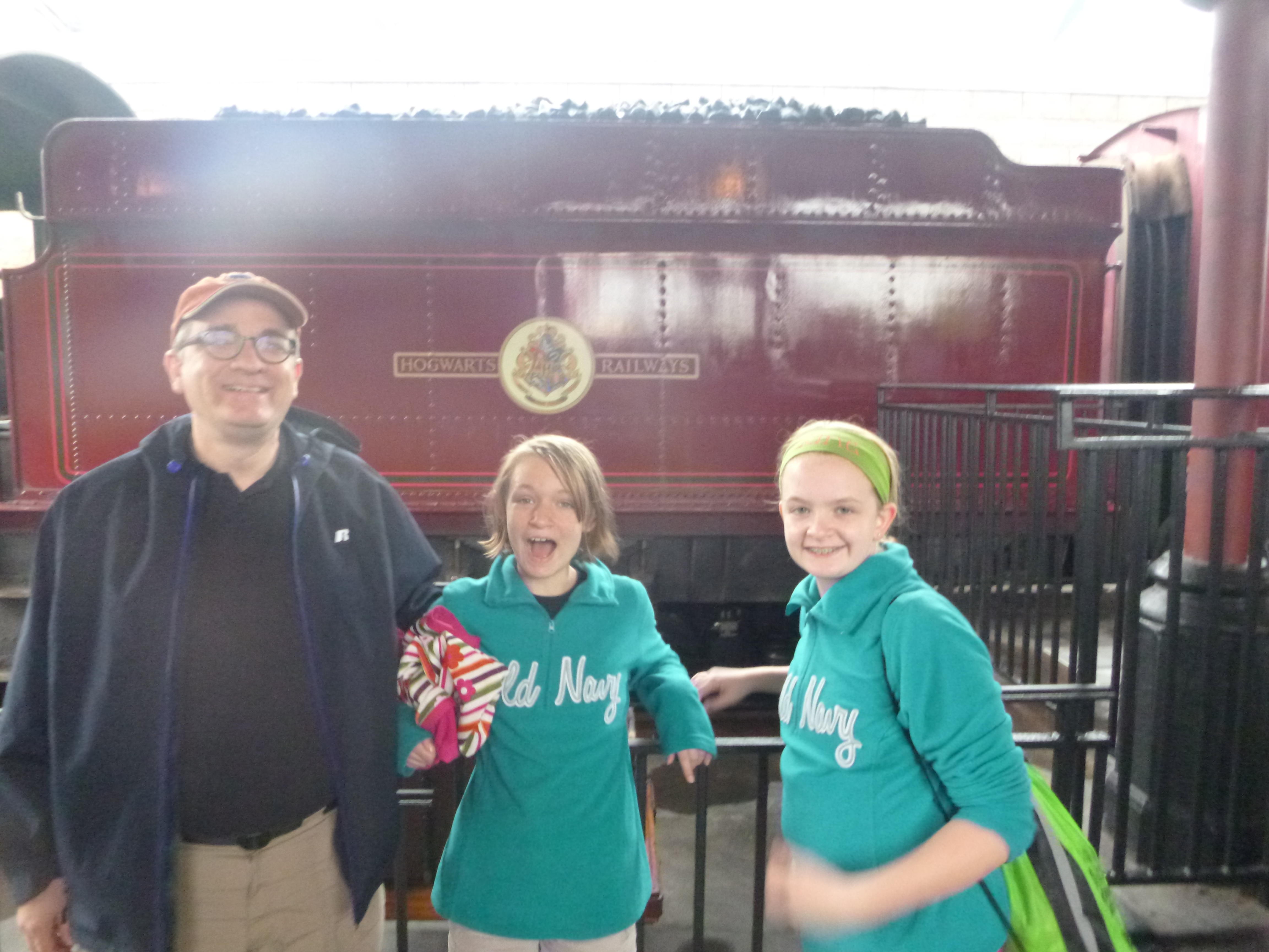 2014-11-25 Universal RJC Hogwarts train.jpg